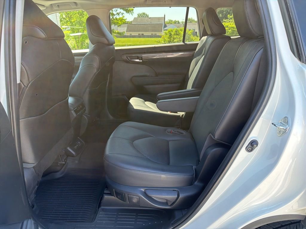 Used 2021 Toyota Highlander Limited AWD/4WD image 11