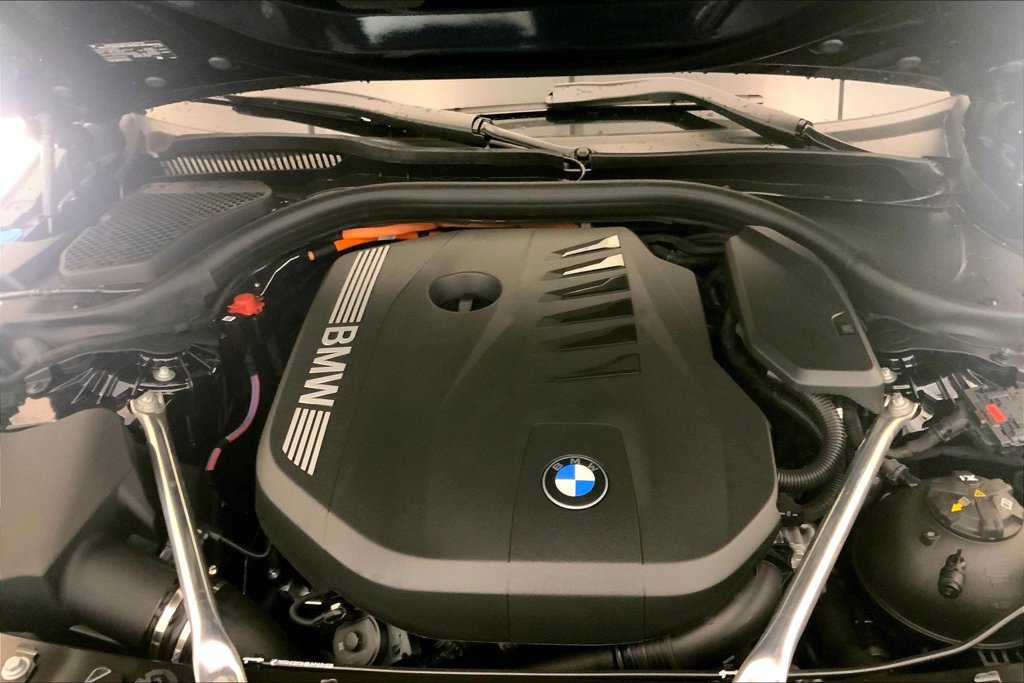 New 2027 BMW 550e xDrive AWD/4WD image 8