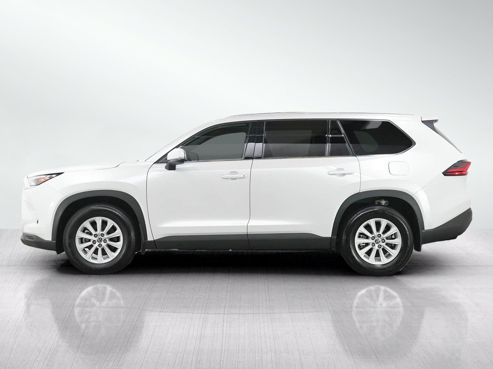 Used 2025 Toyota Grand Highlander AWD image 2