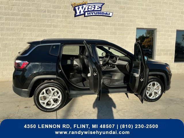 Used 2024 Jeep Compass Latitude AWD/4WD image 8