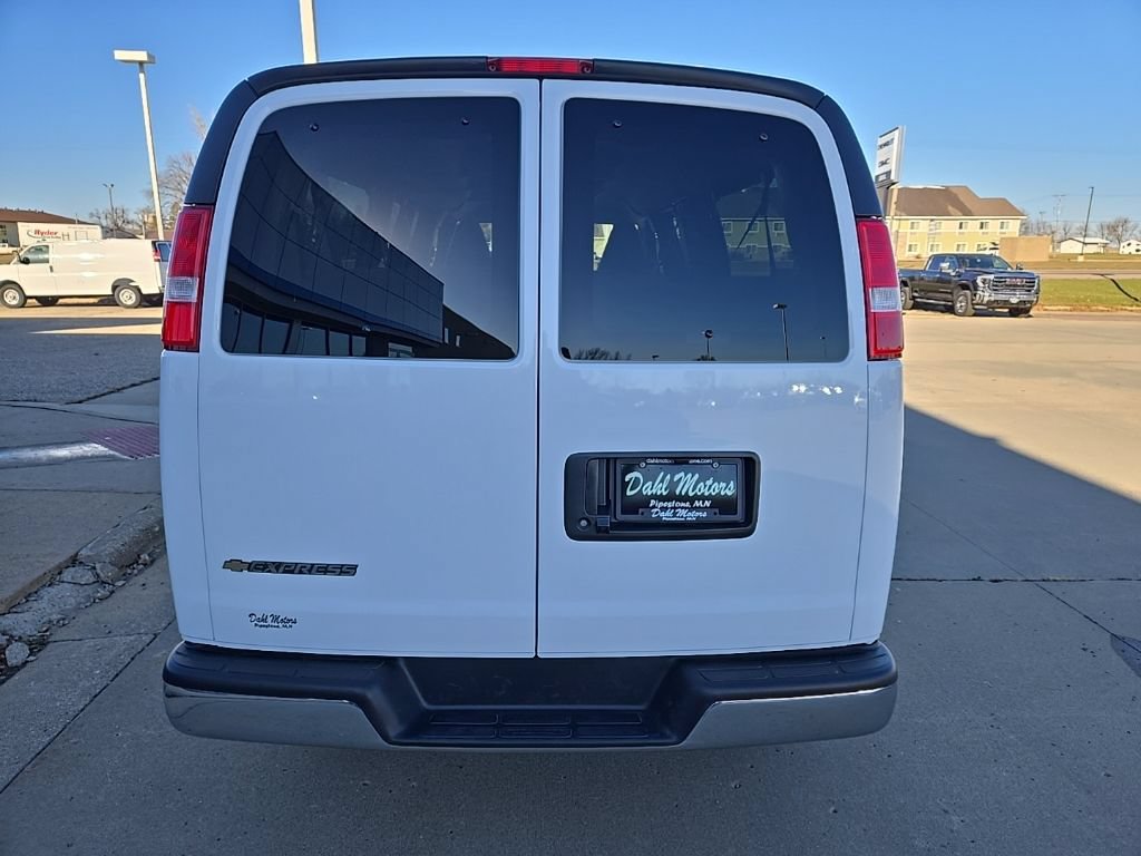 Used 2025 Chevrolet Express 3500 LT w/ LT Preferred Equipment Group RWD image 8