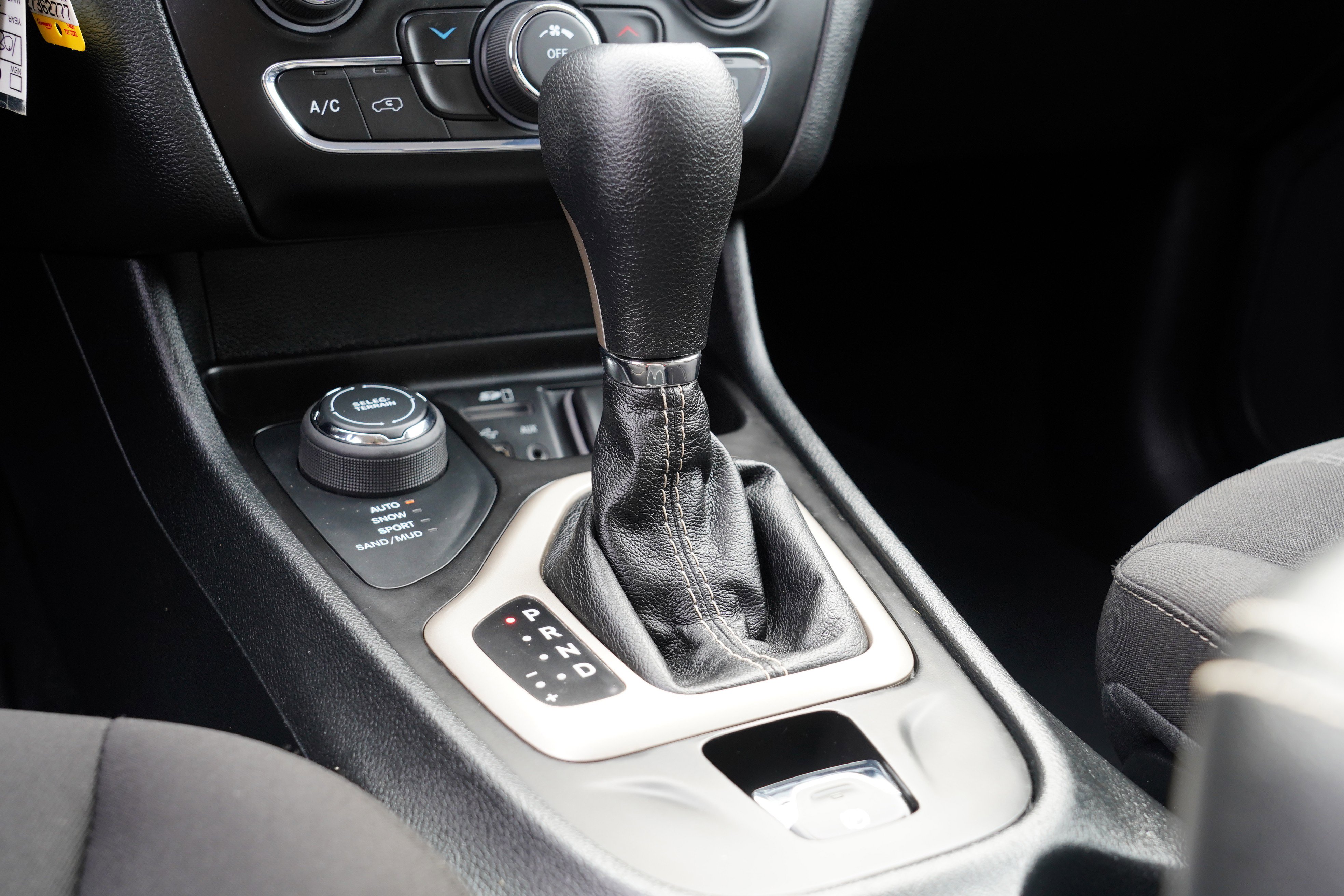 Used 2015 Jeep Cherokee Latitude image 25