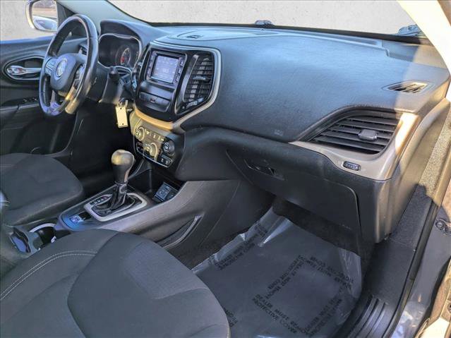 Used 2015 Jeep Cherokee Latitude image 16