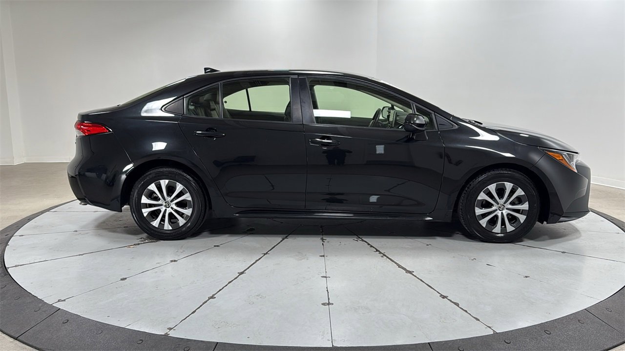 Used 2022 Toyota Corolla LE image 6