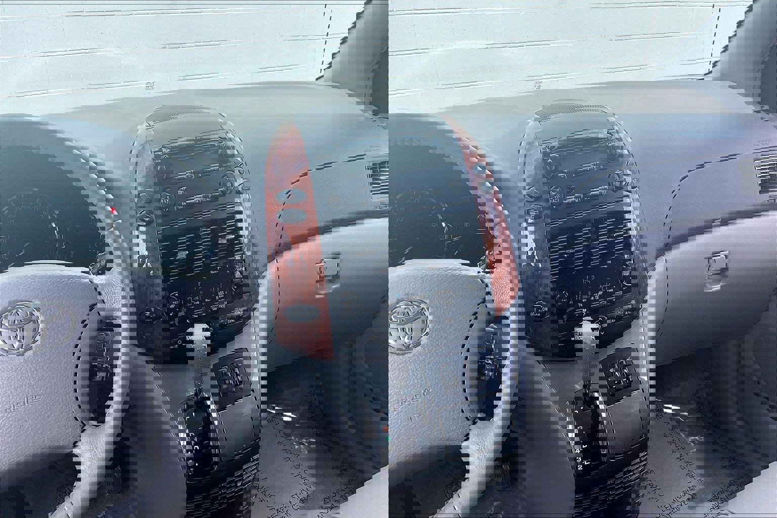 Used 2010 Toyota Sienna image 7