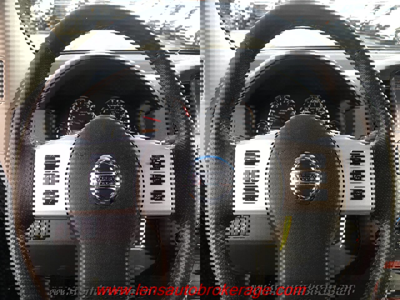 Used 2008 Nissan Pathfinder LE w/ Navigation Pkg image 12