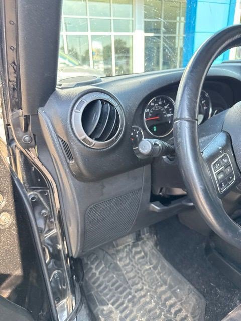 Used 2017 Jeep Wrangler Unlimited Sport w/ Mopar Black Appearance Group AWD/4WD image 13