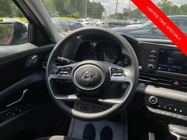 Used 2022 Hyundai Elantra SEL w/ Preferred Accessory Package image 18