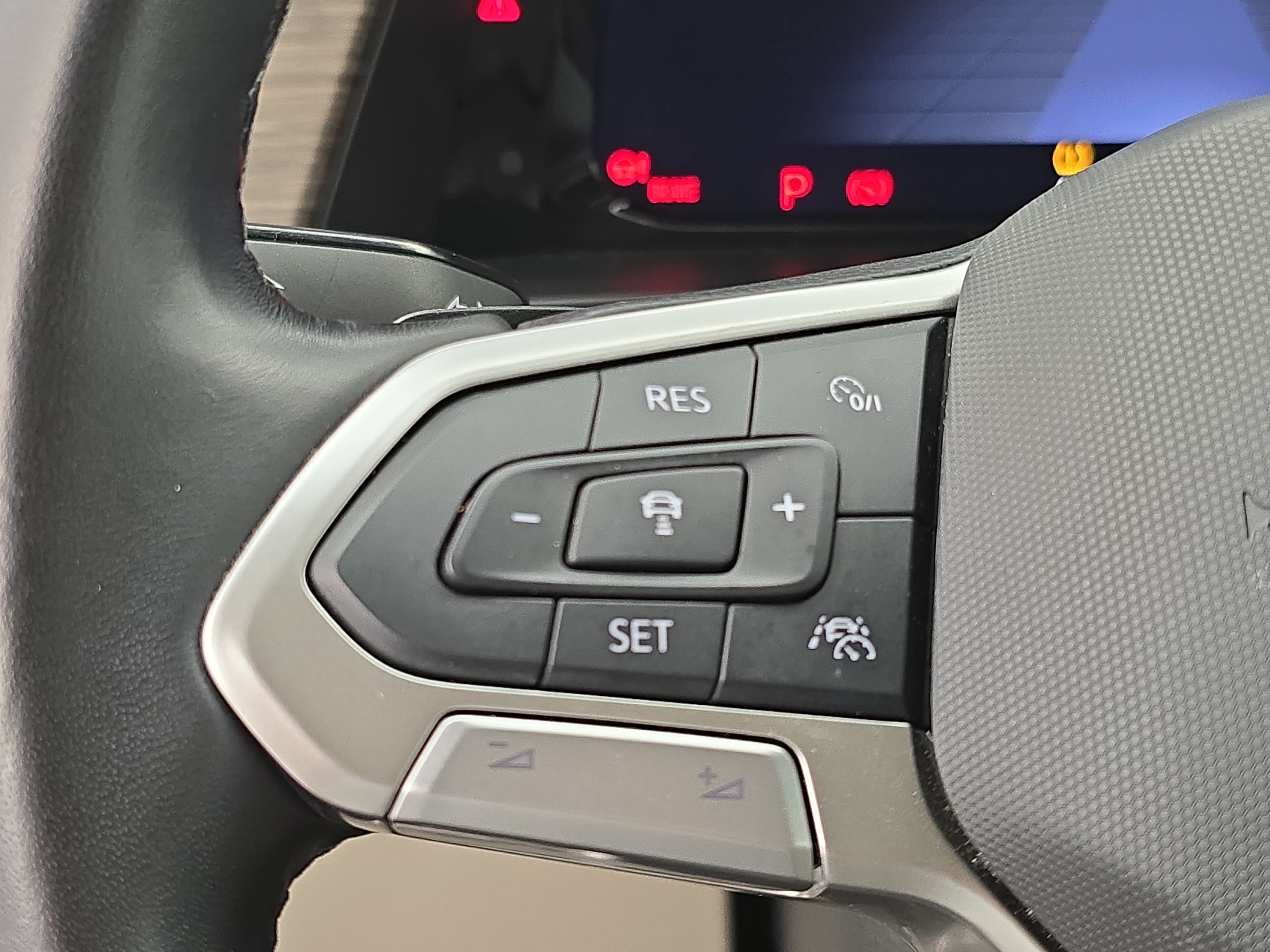Certified 2024 Volkswagen Atlas SEL Premium R-Line AWD/4WD image 18