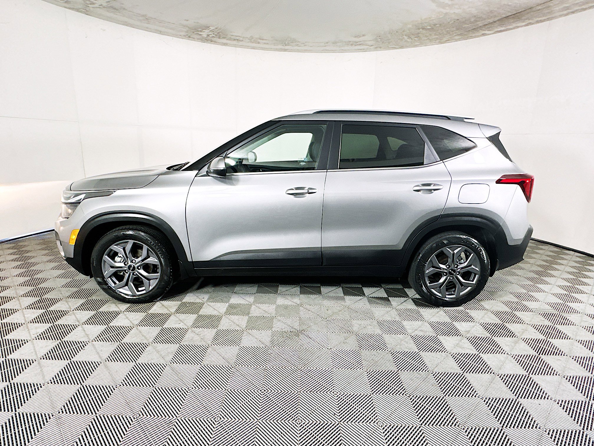 Used 2024 Kia Seltos S FWD image 6