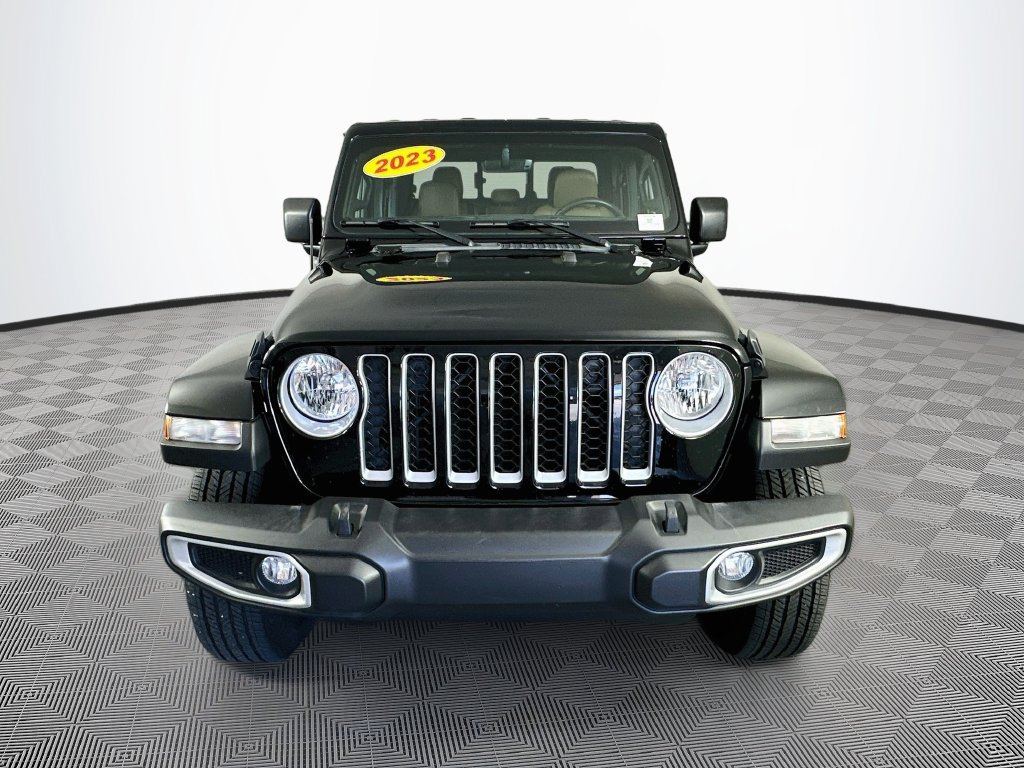 Used 2023 Jeep Gladiator Overland w/ Cold Weather Group AWD/4WD image 4
