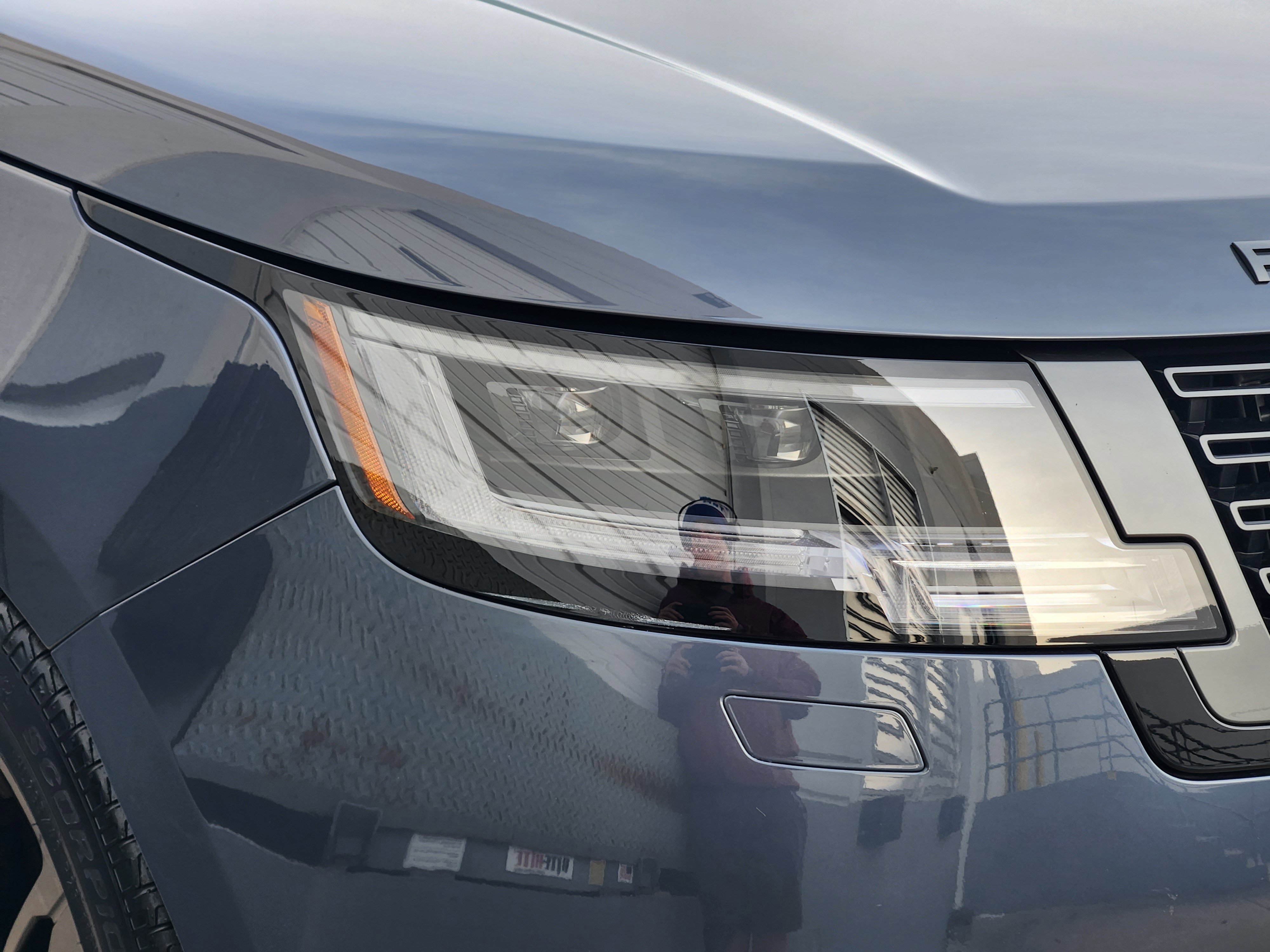 Certified 2025 Land Rover Range Rover SE image 33