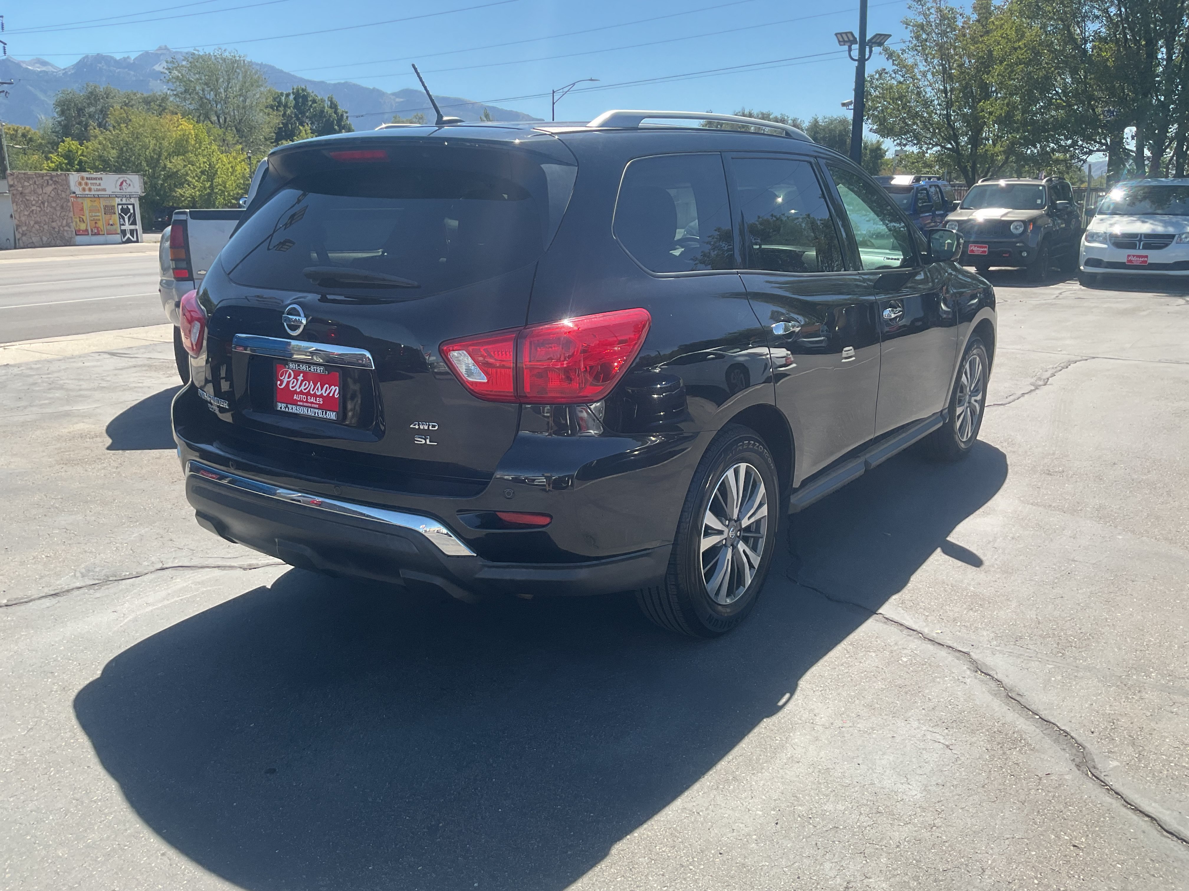 Used 2017 Nissan Pathfinder SL AWD/4WD image 6
