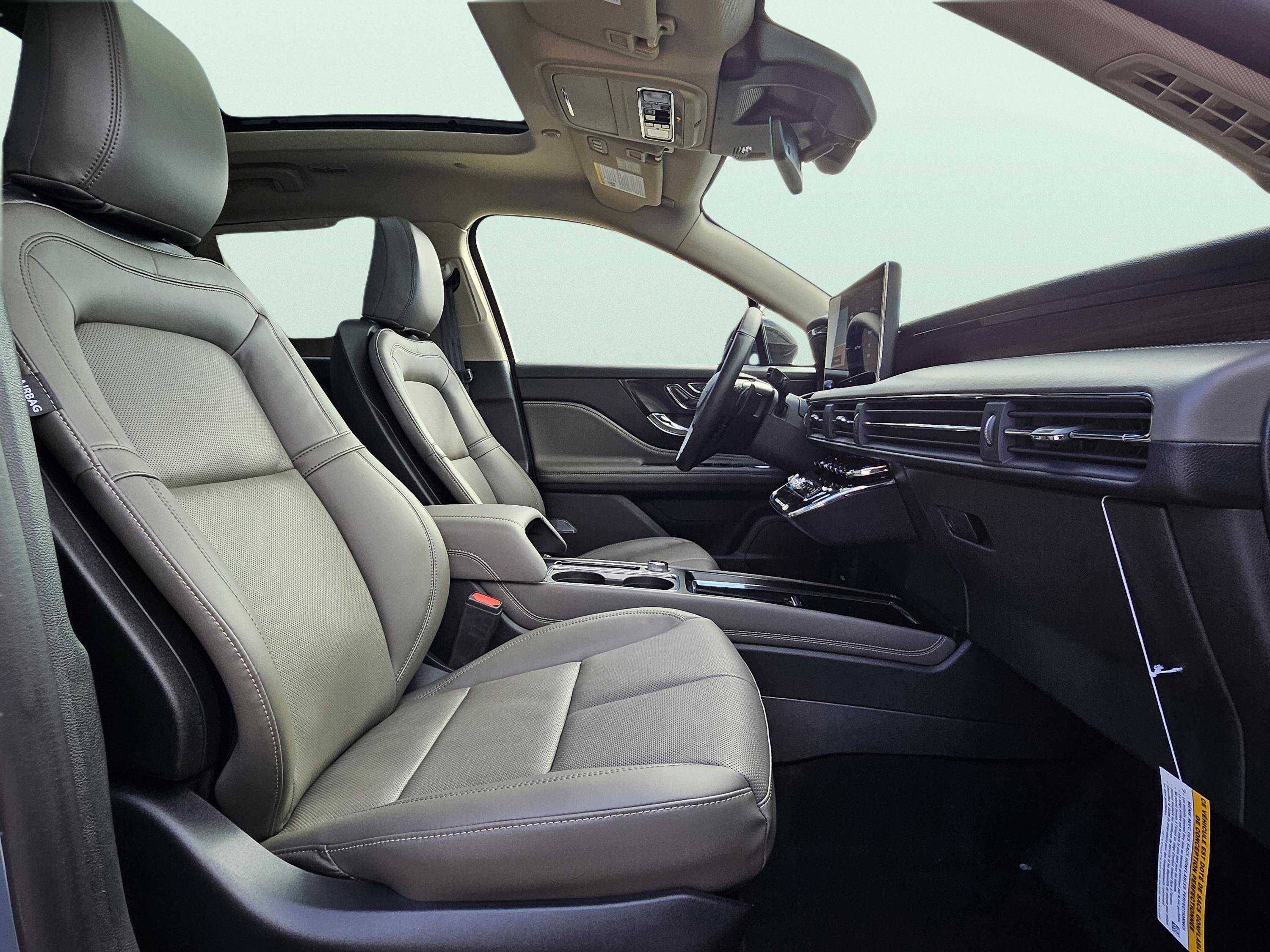 New 2026 Lincoln Corsair Reserve w/ Jet Appearance Package AWD/4WD image 14
