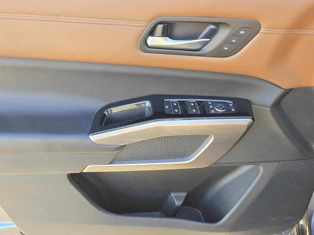 Used 2023 Nissan Pathfinder Platinum w/ Cargo Package image 29