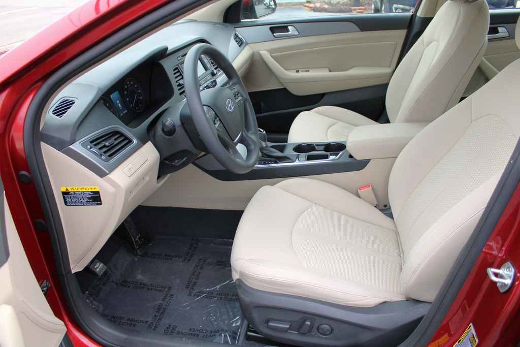 Used 2015 Hyundai Sonata SE w/ Option Group 09 image 9