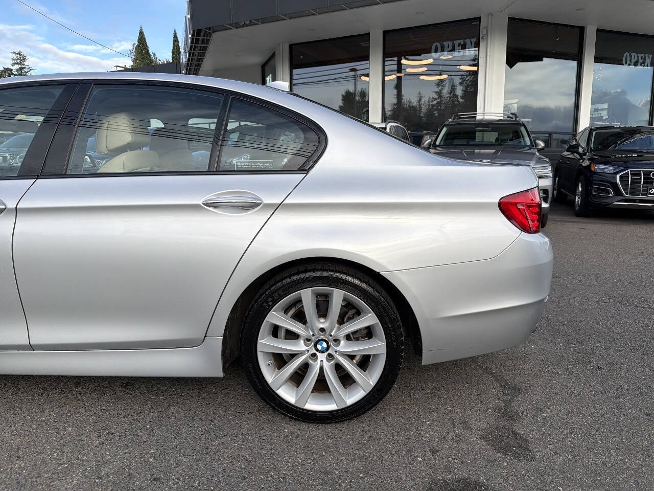 Used 2011 BMW 535i Sedan RWD image 4
