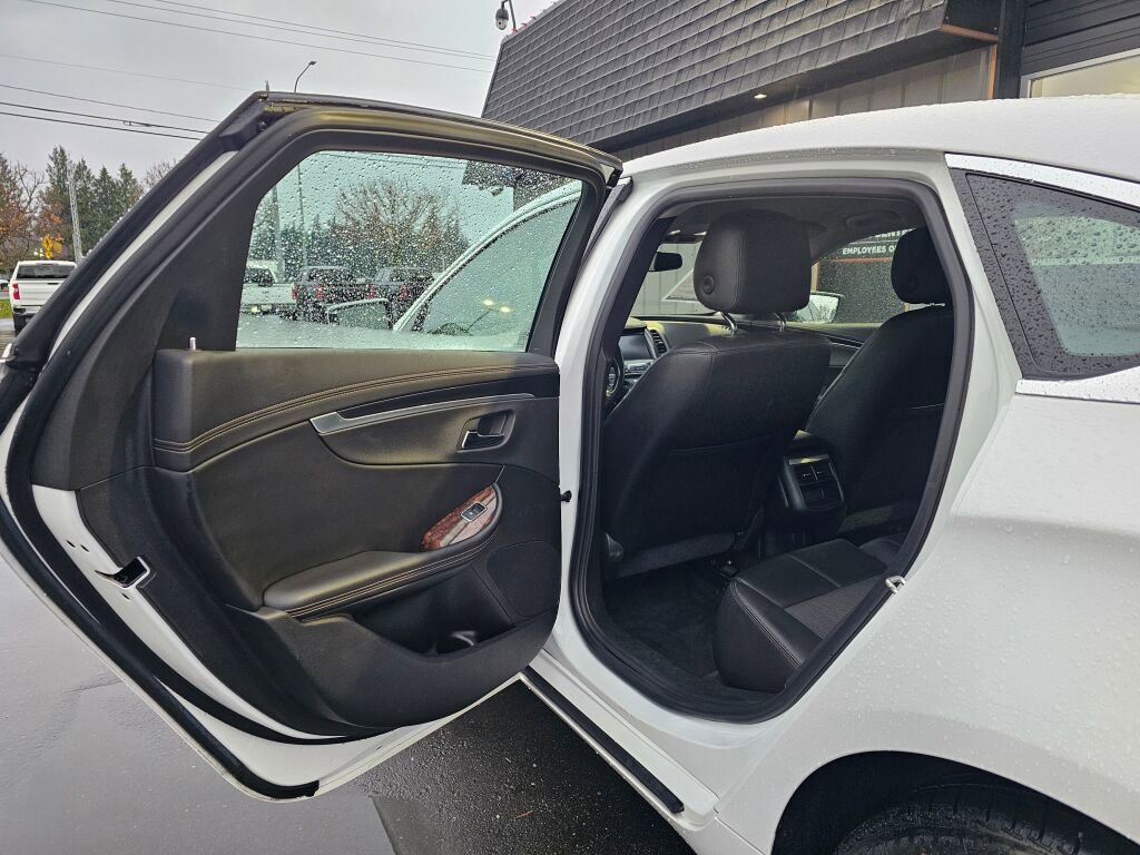 Used 2015 Chevrolet Impala LT FWD image 16