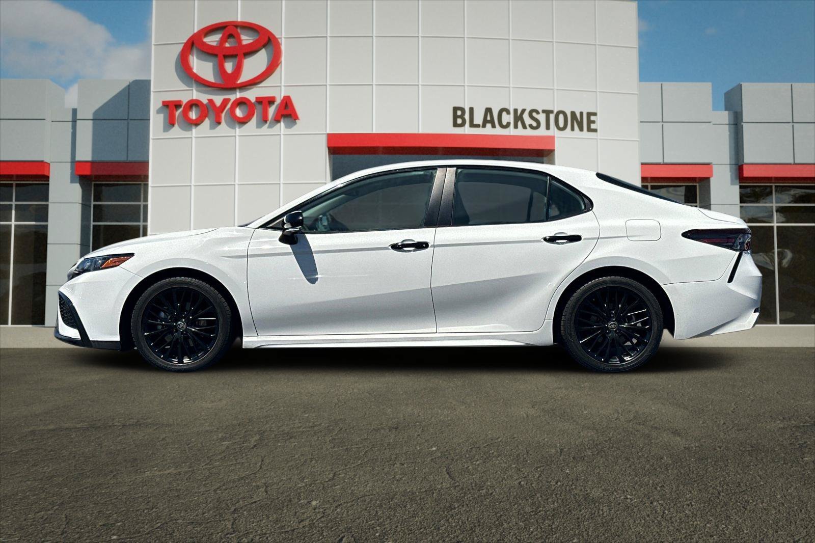 Certified 2022 Toyota Camry SE w/ Convenience Package FWD image 5