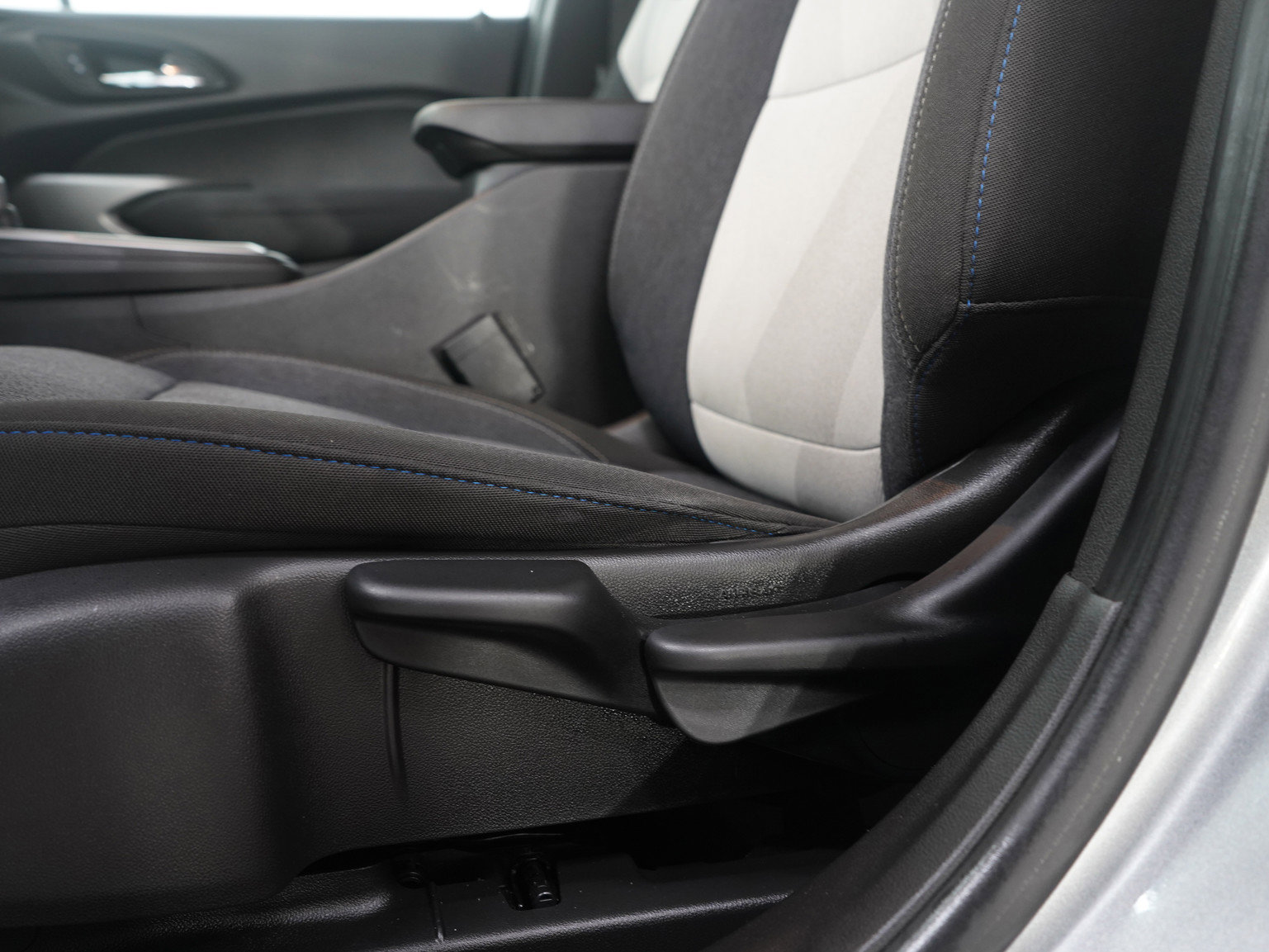 Used 2024 Chevrolet Trax LS w/ LS Convenience Package image 21