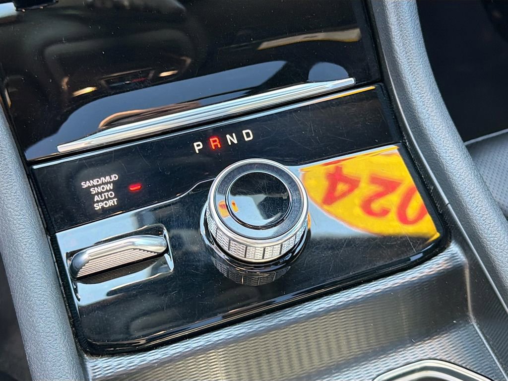 Used 2024 Jeep Grand Cherokee L Limited w/ Luxury Tech Group II image 32