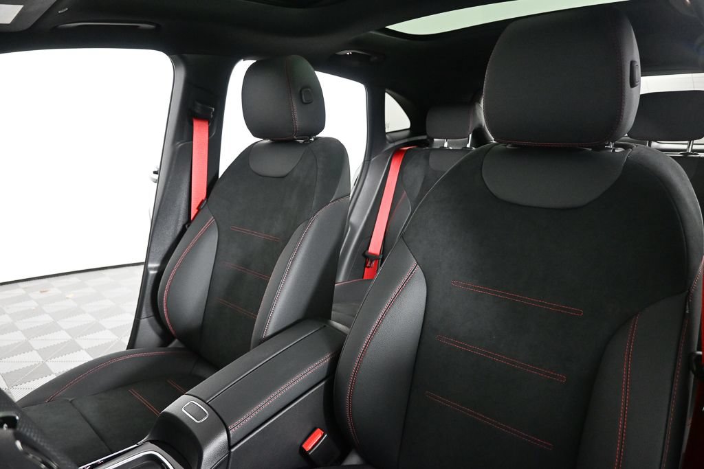 New 2026 Mercedes-Benz GLA 35 AMG 4MATIC image 5