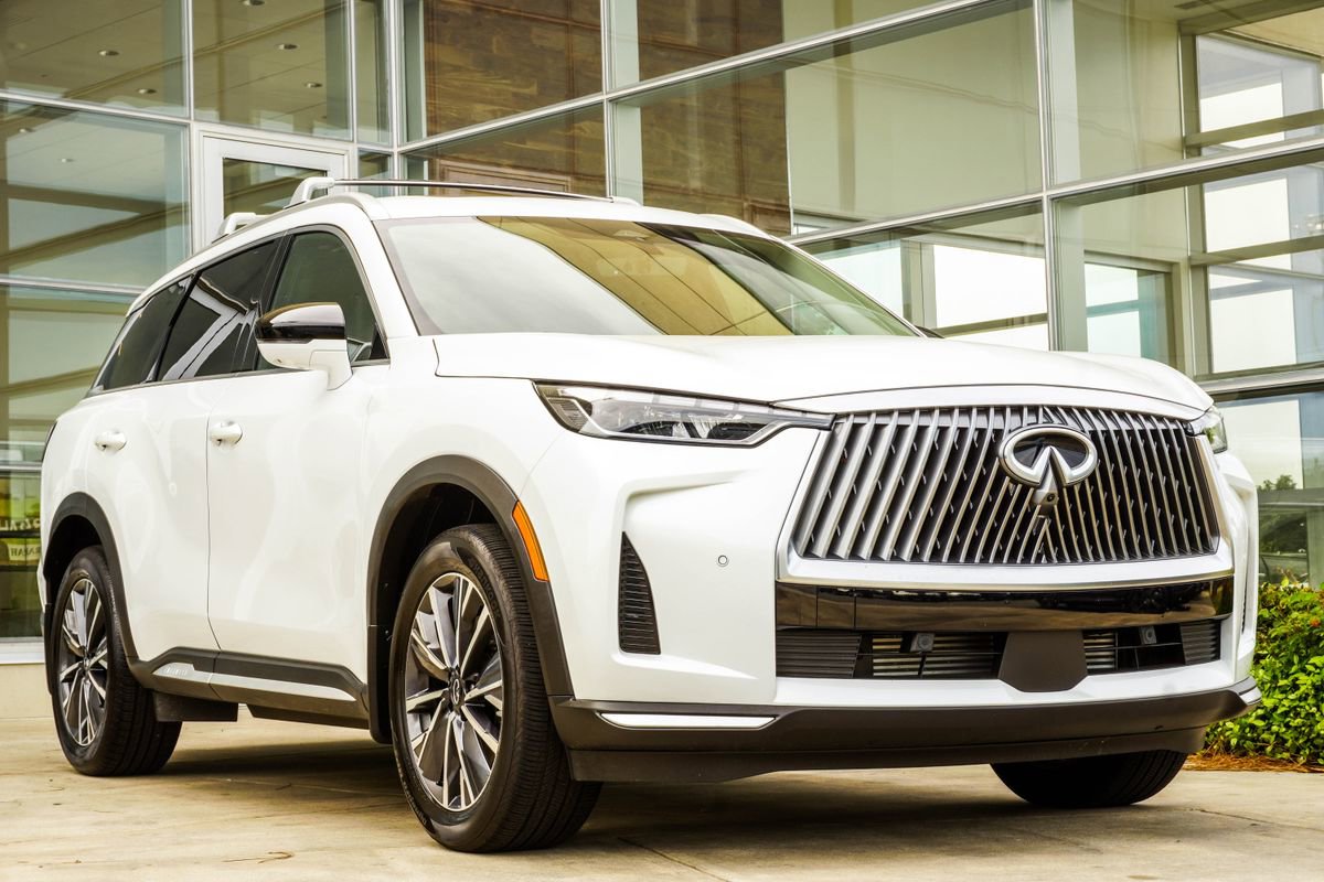 Certified 2026 INFINITI QX60 Luxe w/ Cargo Package FWD image 4