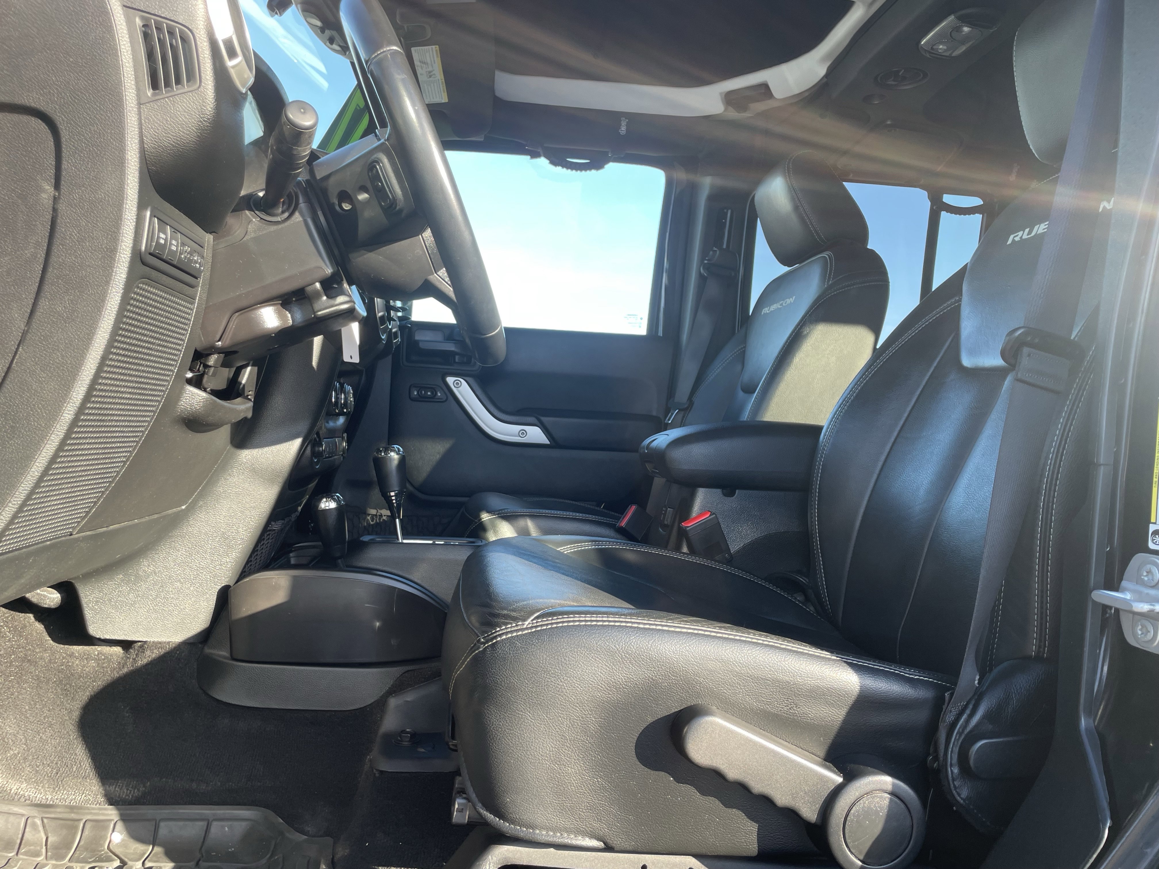 Used 2017 Jeep Wrangler Unlimited Rubicon w/ Connectivity Group image 12