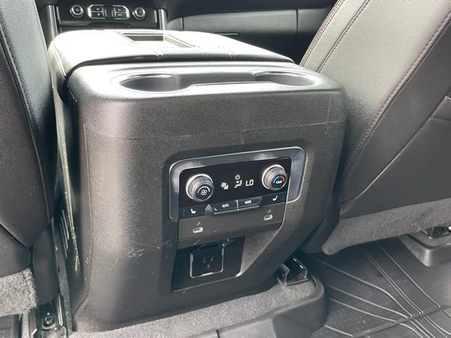 Used 2022 Chevrolet Suburban RST w/ Luxury Package image 12