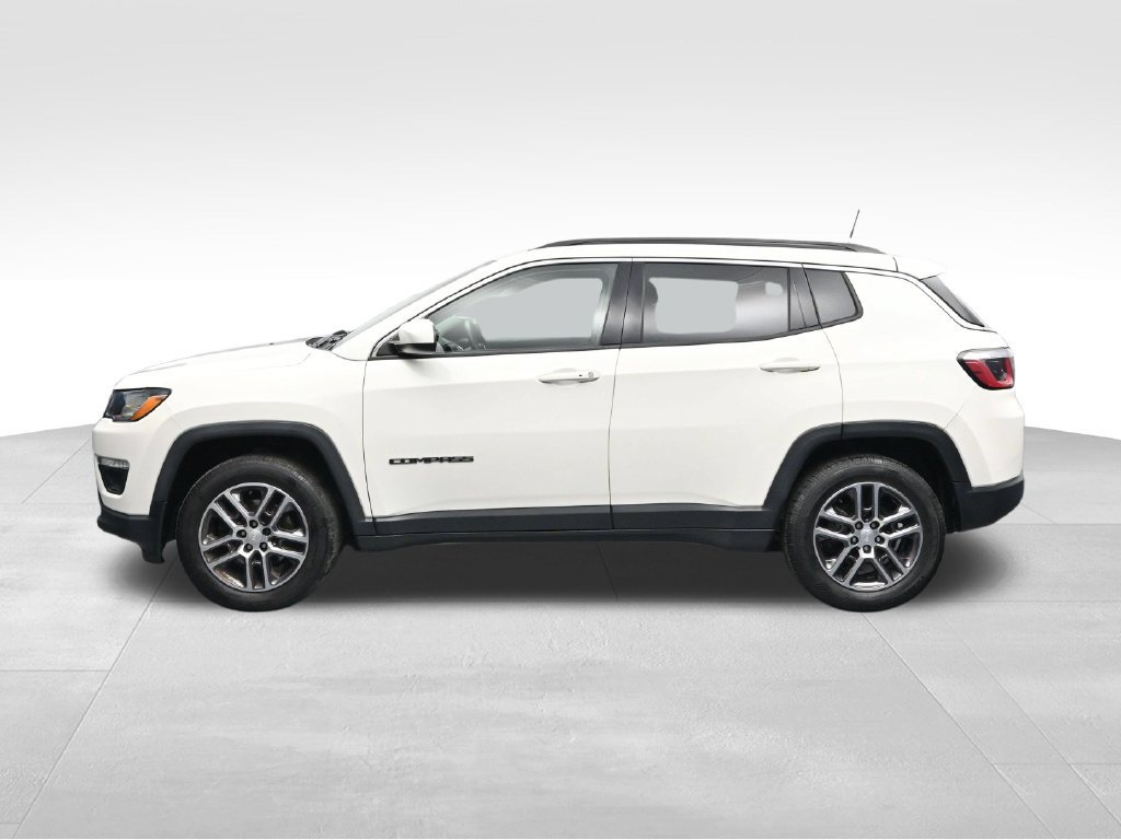 Used 2017 Jeep Compass Latitude w/ Popular Equipment Group AWD/4WD image 2