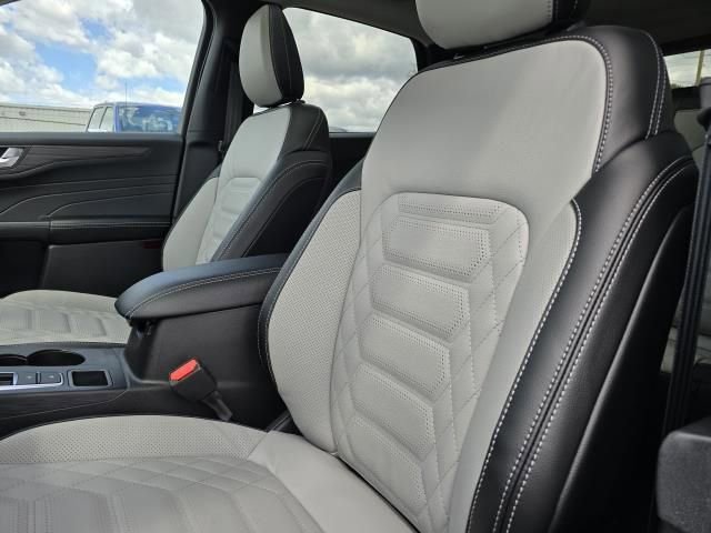 New 2024 Ford Escape SE w/ PHEV Premium Package image 18