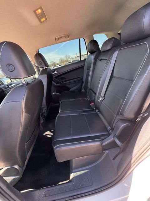 Used 2021 Volkswagen Tiguan SE FWD image 12