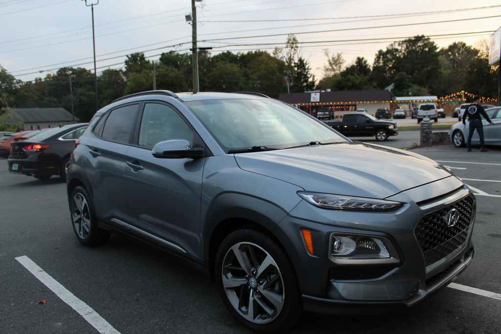 Used 2021 Hyundai Kona Limited w/ Cargo Package image 3