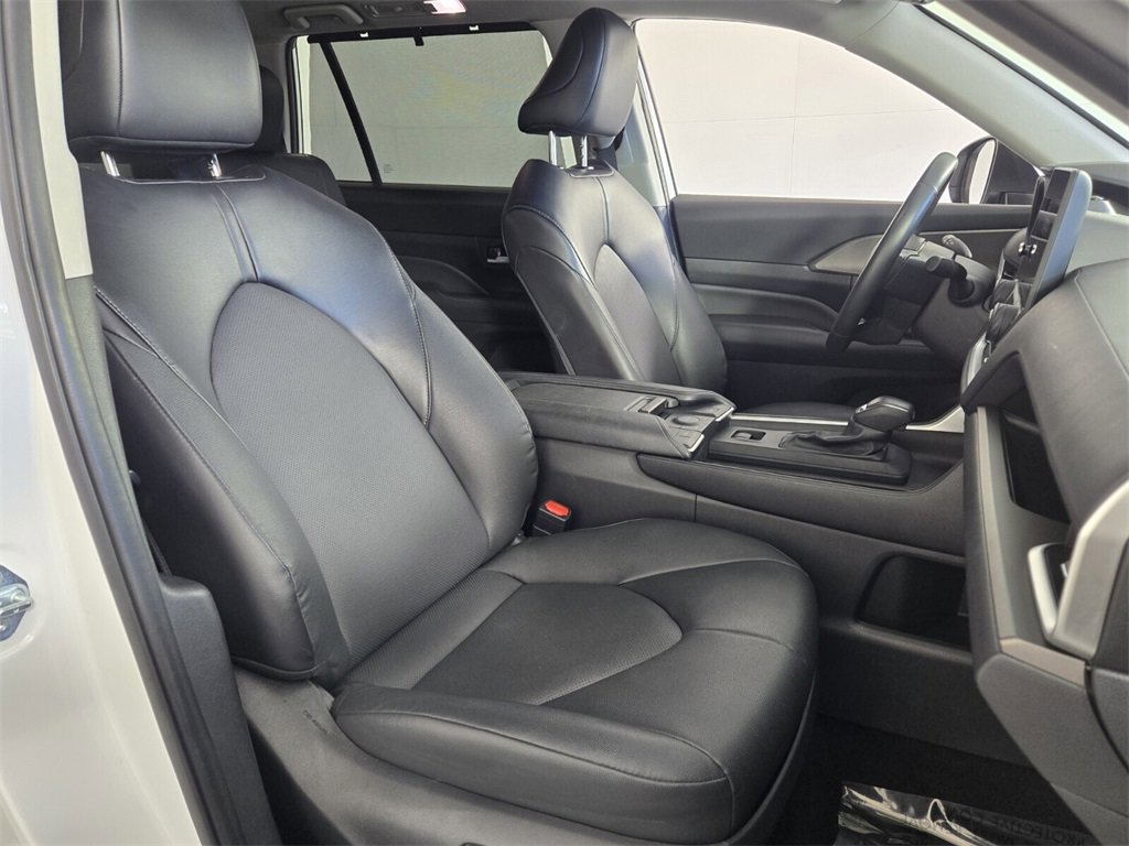 Used 2024 Toyota Grand Highlander FWD image 17