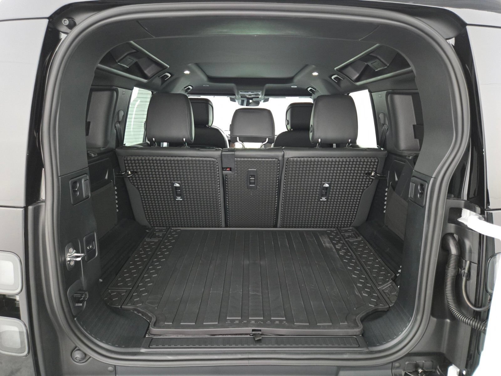 New 2026 Land Rover Defender 110 X-Dynamic SE AWD/4WD image 15