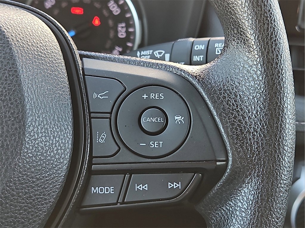 Used 2022 Toyota RAV4 XLE image 17