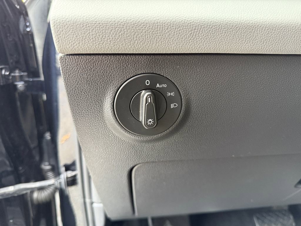 Used 2022 Volkswagen Taos SE image 26