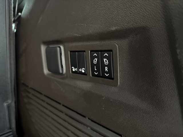 Used 2021 GMC Yukon Denali w/ Denali Ultimate Package image 37