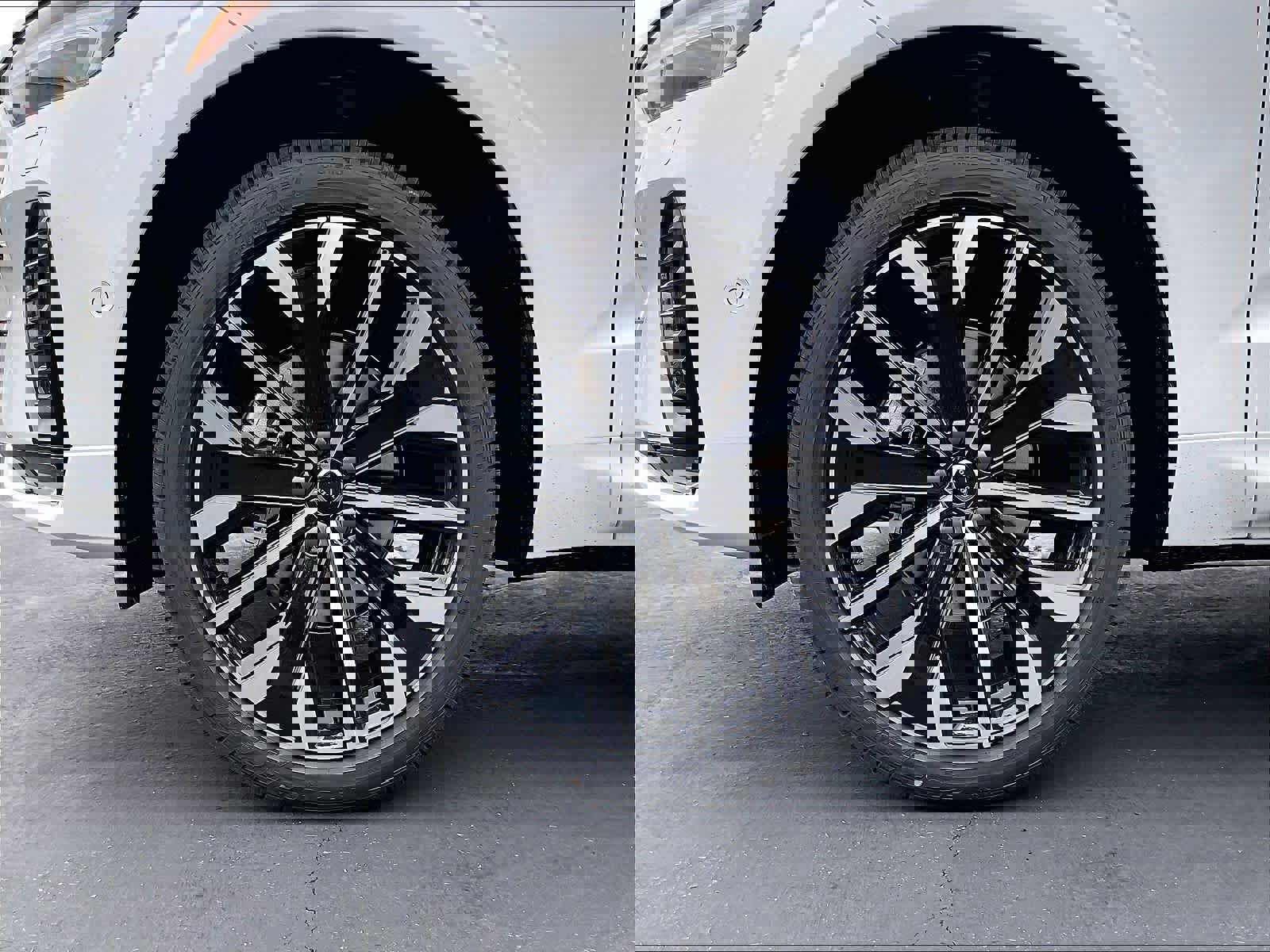 New 2026 Volvo XC60 B5 Ultra w/ Climate Package image 14