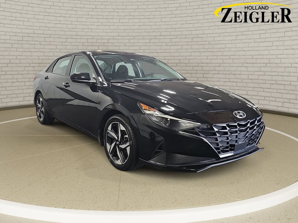 Certified 2023 Hyundai Elantra SEL w/ Convenience Package FWD image 3