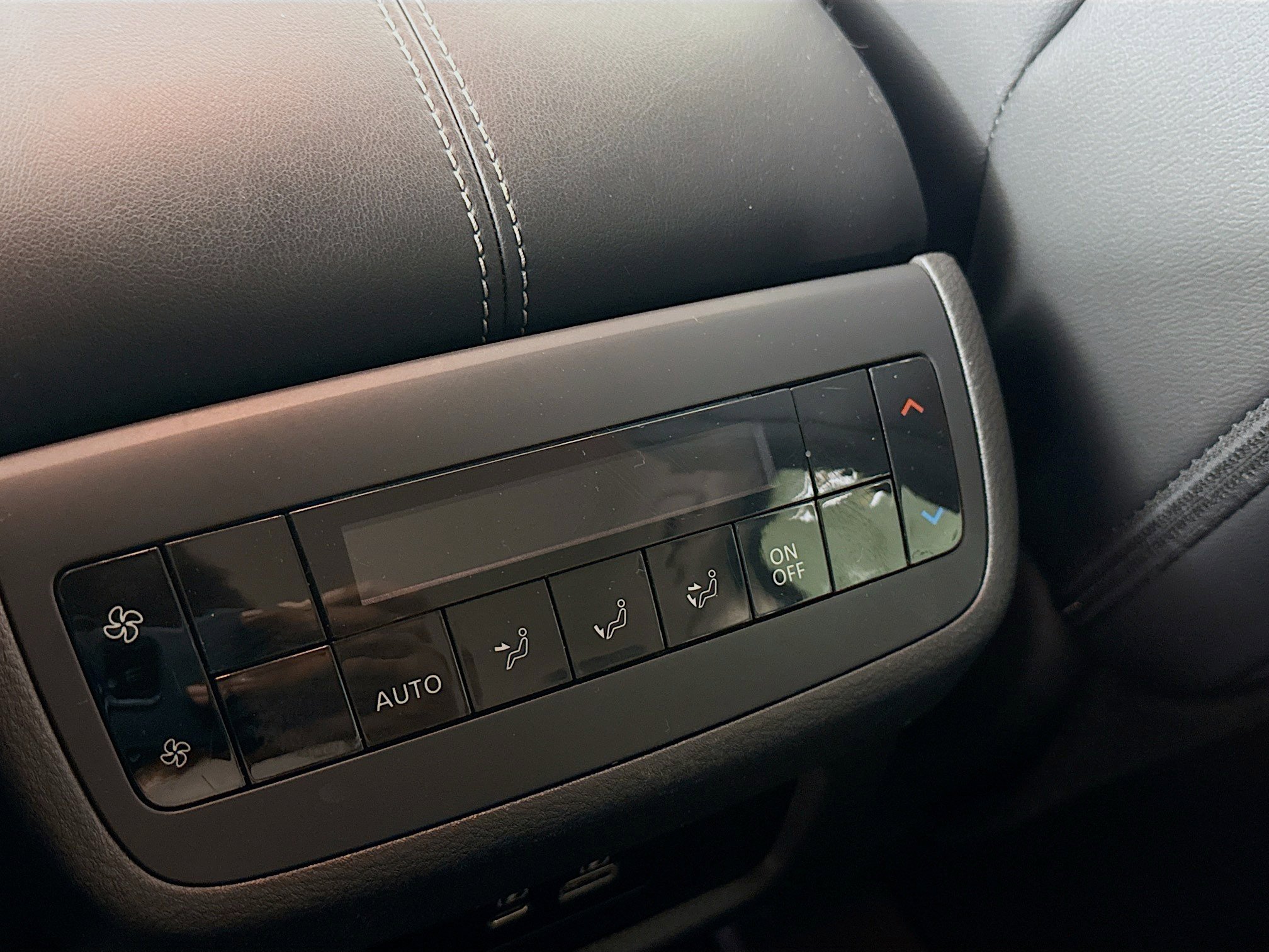 Used 2024 Nissan Pathfinder SL w/ Black Appearance Package image 30