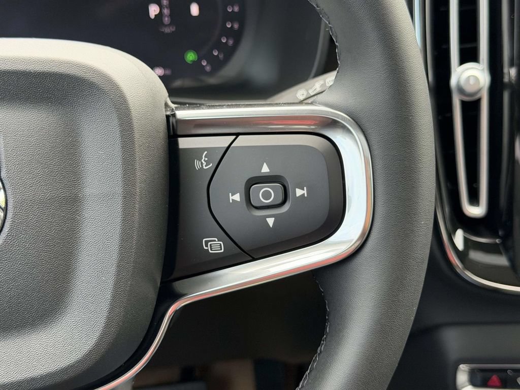 New 2026 Volvo XC40 B4 Core w/ Protection Package FWD image 9