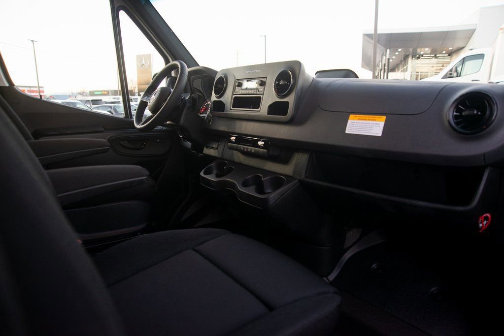 Used 2025 Mercedes-Benz Sprinter 2500 image 33