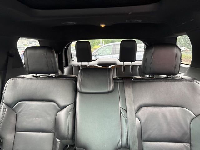 Used 2017 Ford Explorer XLT w/ Equipment Group 202A AWD/4WD image 13