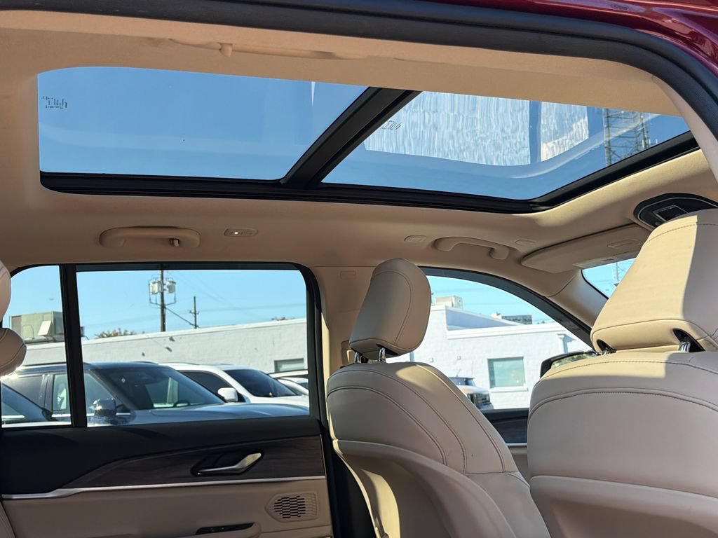 Used 2022 Jeep Grand Cherokee Limited AWD/4WD image 12