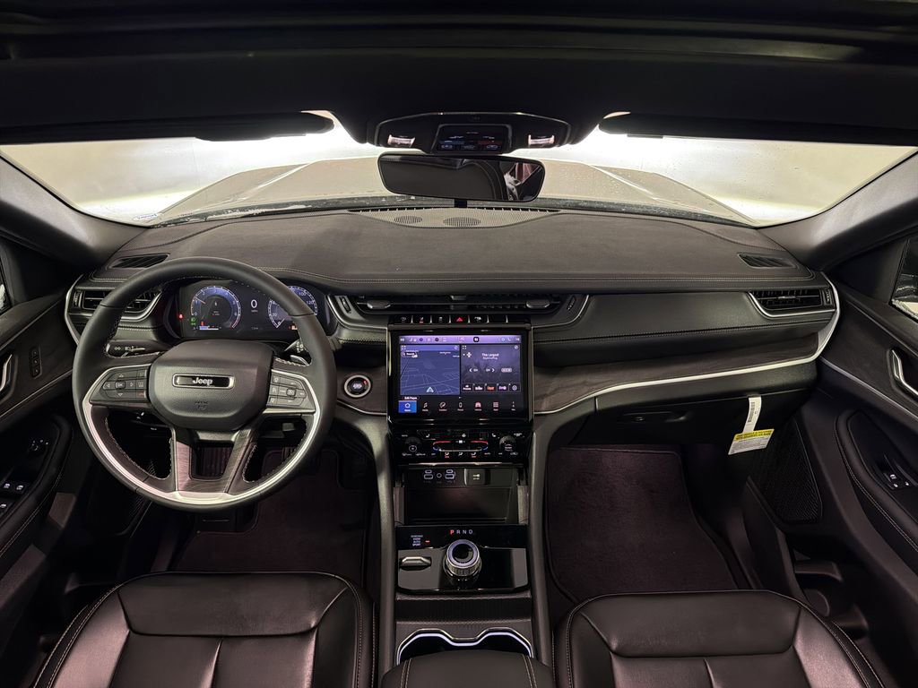 New 2025 Jeep Grand Cherokee Limited image 23