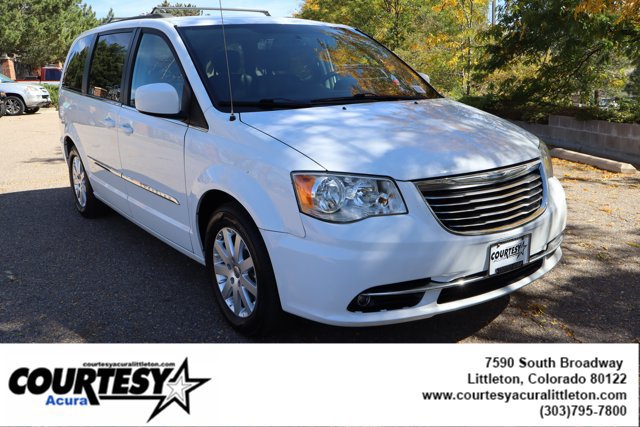 Used 2015 Chrysler Town & Country Touring FWD image 8