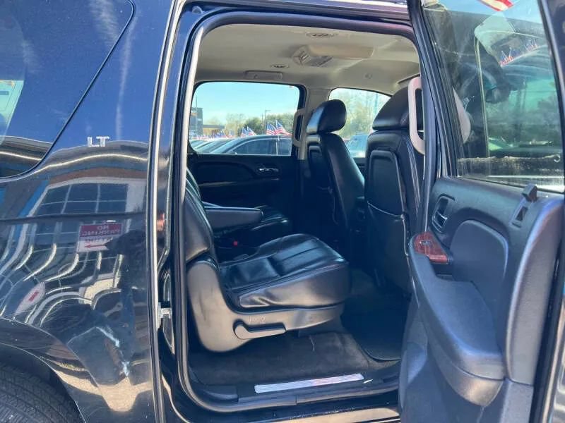 Used 2008 Chevrolet Suburban LT w/ LT Preferred Equipment Group RWD image 14