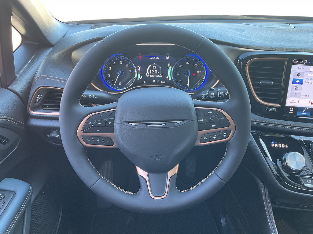 New 2027 Chrysler Pacifica Pinnacle w/ Theater Group FWD image 11