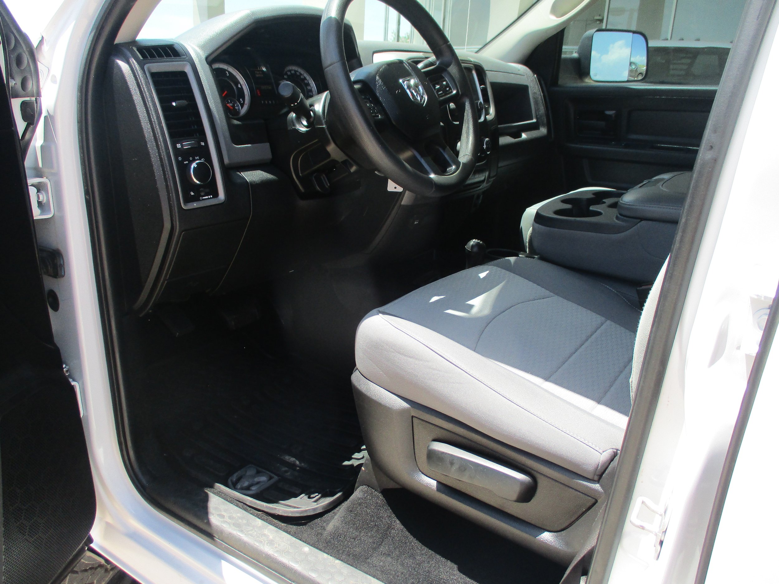 Used 2018 RAM 2500 Tradesman w/ Chrome Appearance Group AWD/4WD image 13
